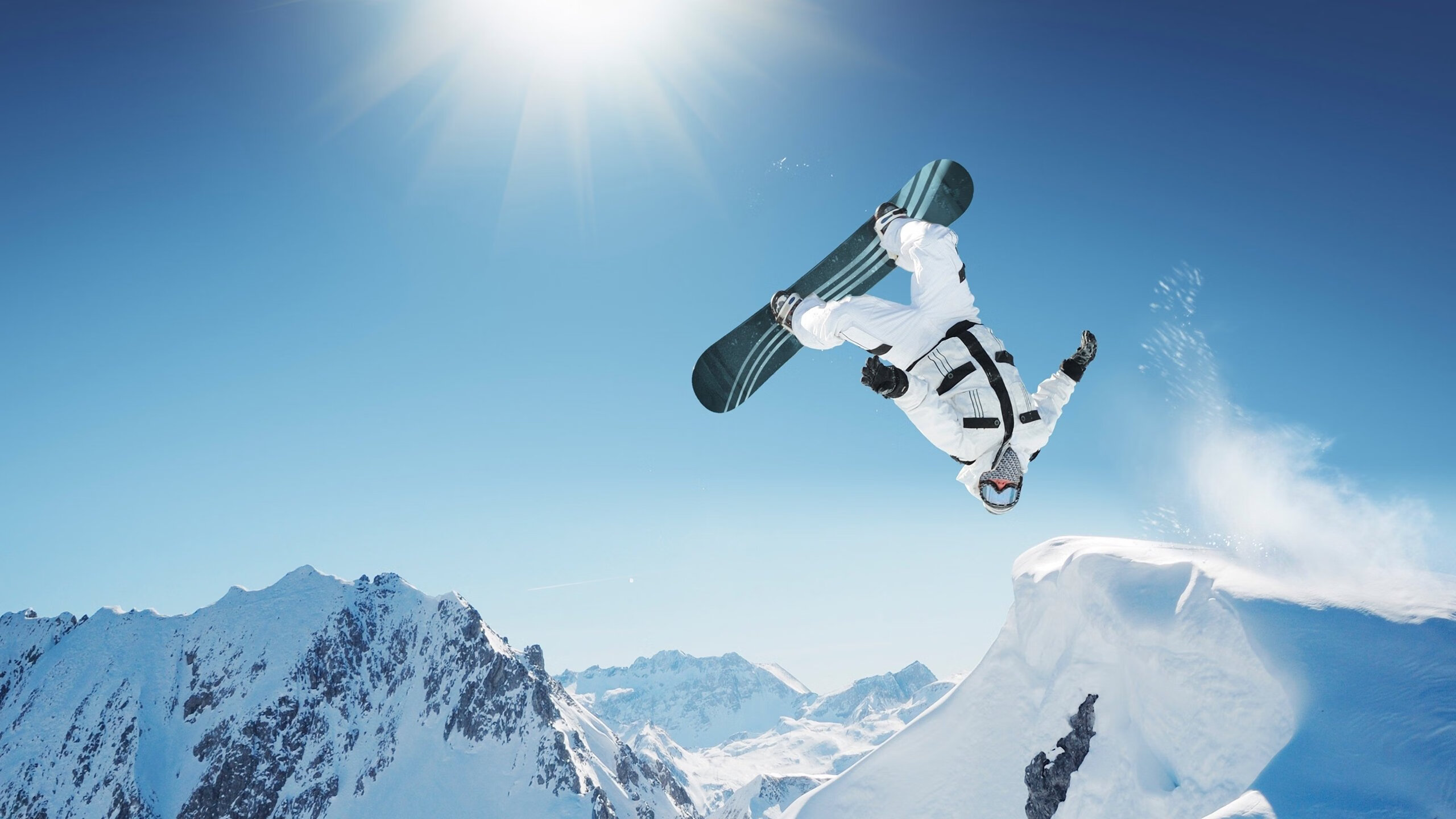 山地跑团越野试脚赛 先锋小队提前探路标记关键路段